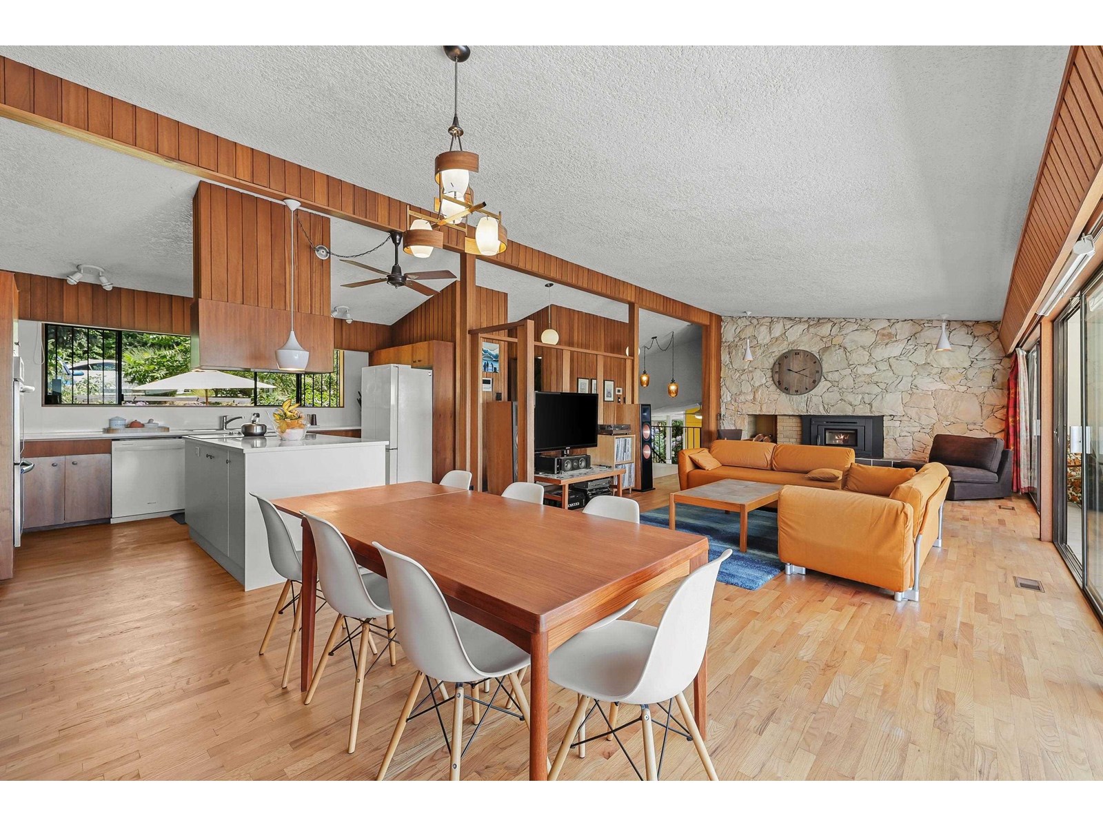 12529 104 AVENUE|Surrey, British Columbia V3V3H5