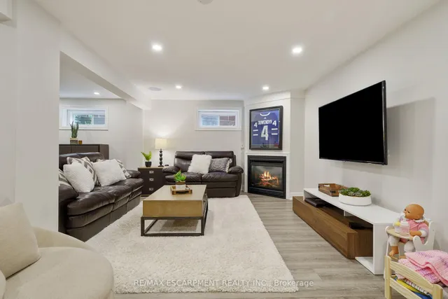 房产图片 22 - 711 MULLIN 路