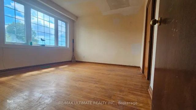 Additional image 14 of 300 Earlscourt Ave