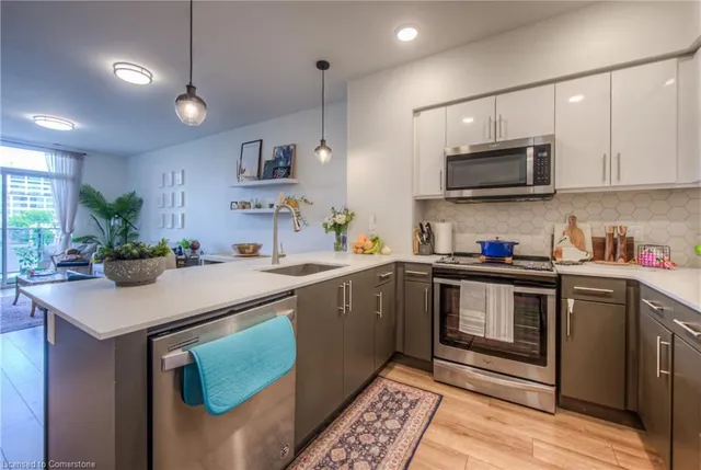 Additional image 11 of 399 Queen St Unit 418