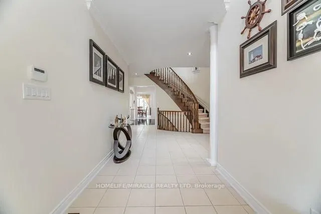 Additional image 7 of 2373 Rideau Dr