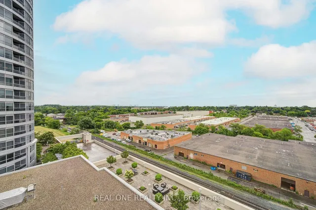 房产图片 40 - 151 Village Green Sq 单元 1008