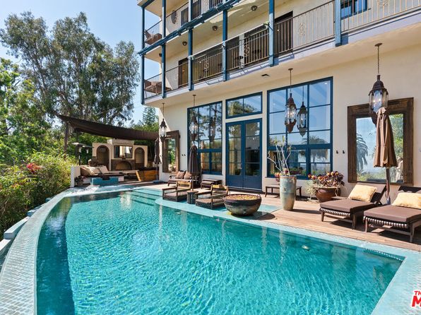 9140 Saint Ives Dr, Los Angeles, CA 90069