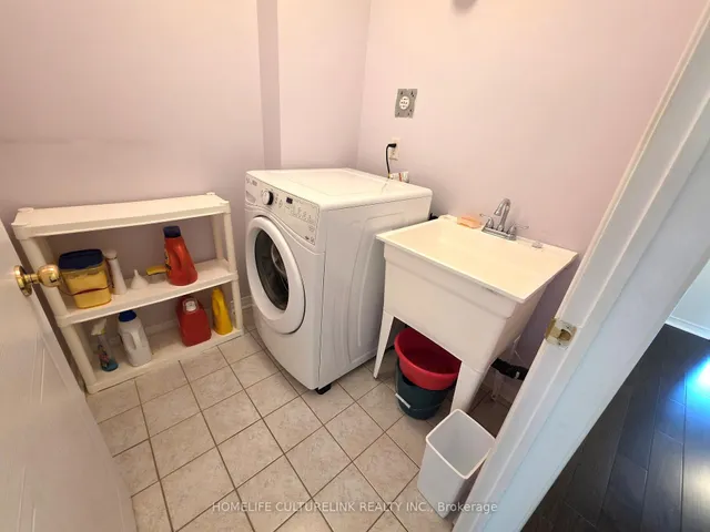 Additional image 20 of 813 Sandhurst Circ