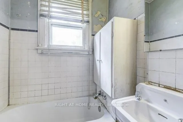 Additional image 21 of 182 Balmoral Ave