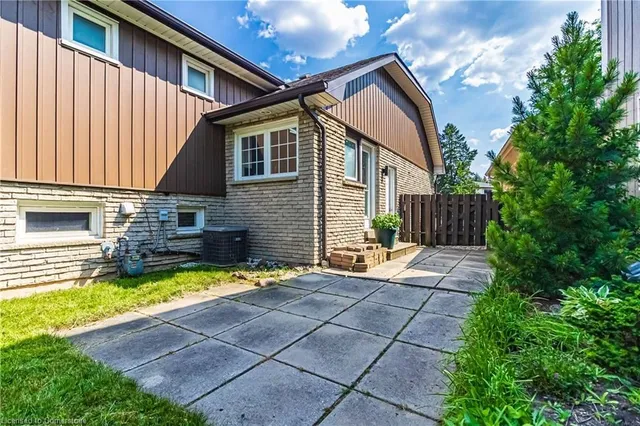 Additional image 3 of 2390 Sinclair Cir