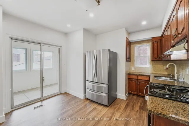 Additional image 8 of 2010 Dufferin St