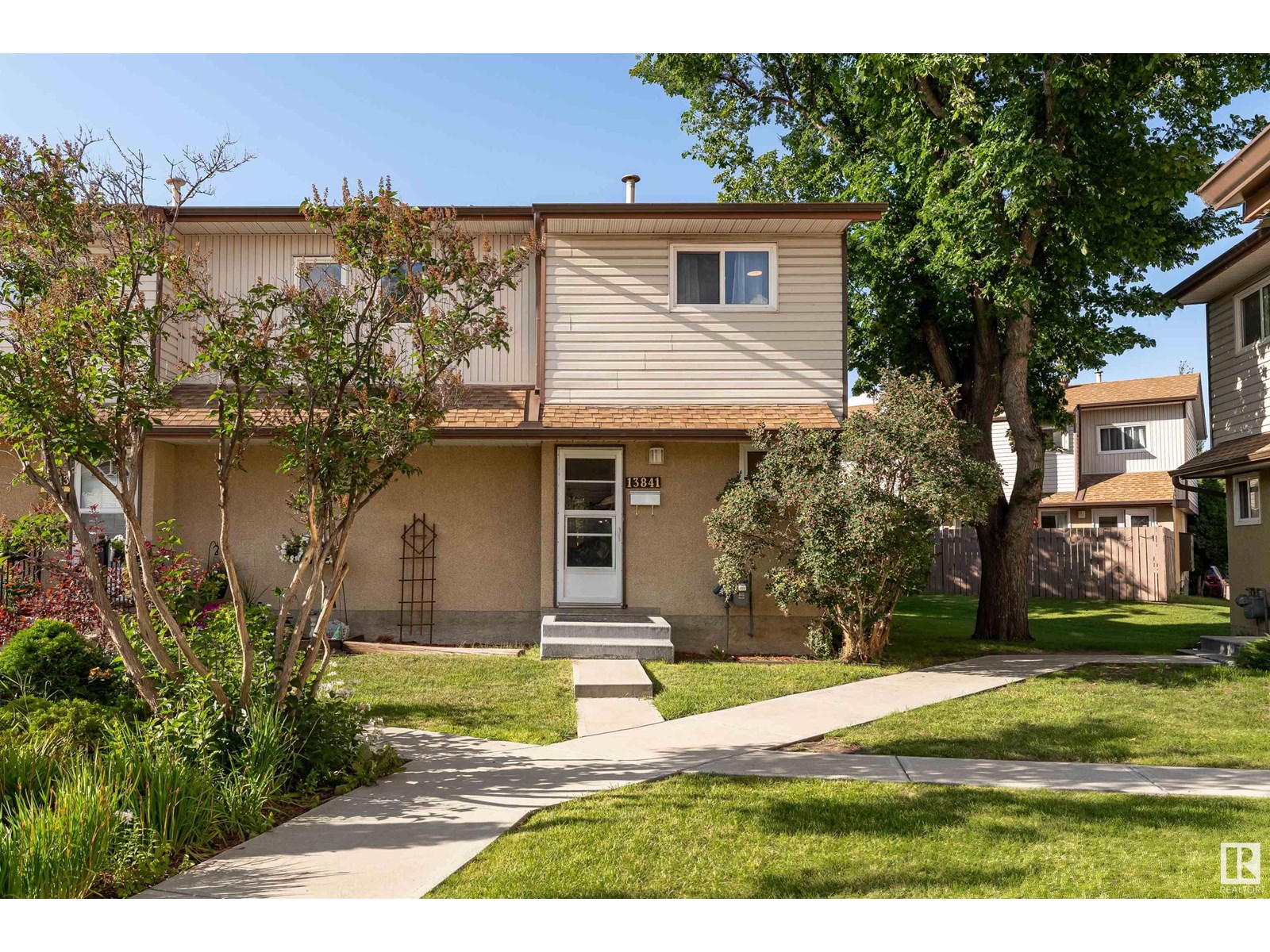 13841 24 ST NW|Edmonton, Alberta T5Y1K1