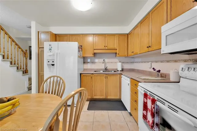 房产图片 9 - 10 Cadham Blvd 单元17