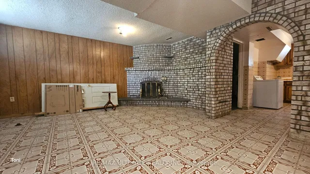 Additional image 18 of 300 Earlscourt Ave