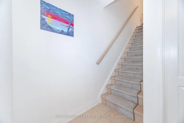 Additional image 8 of 900 Brassard Circ