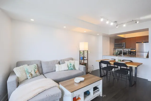 Additional image 3 of 125 Village Green Sq Unit 3707