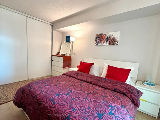 Additional image 10 of 942 Yonge St Unit 806