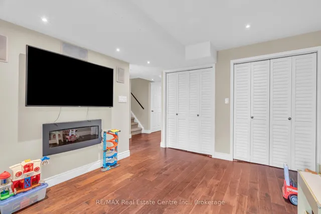 Additional image 35 of 939 Zeller Cres