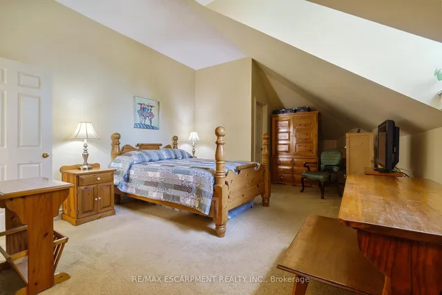 Additional image 39 of 275 Cumberland Ave