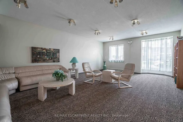 房产图片 7 - 416 Limeridge Rd 单元 216