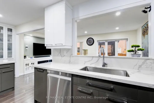 Additional image 8 of 11 Hoover Rd