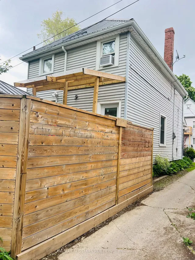 Additional image 25 of 47 Douglas Ave