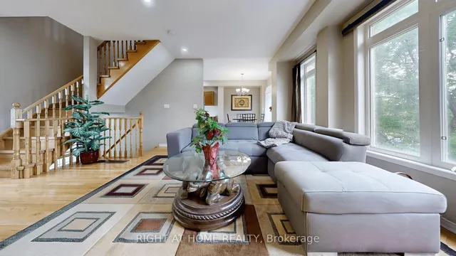 Additional image 11 of 58 Stagecoach Circ