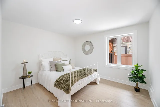 Additional image 25 of 4 Lloyd Manor Rd