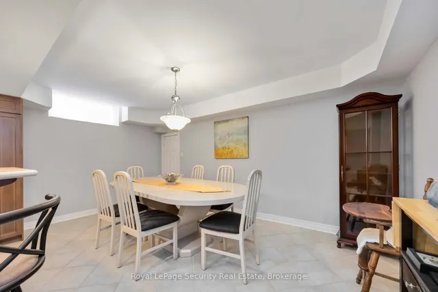 Additional image 32 of 27 Gaydon Ave