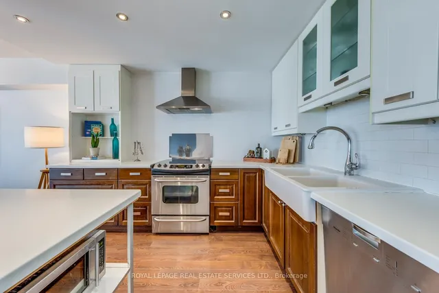 Additional image 31 of 33 Harbour Sq Unit 1032