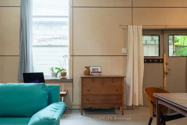 Additional image 35 of 29 Case St