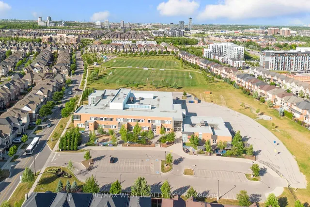 房产图片 12 - 198 Jessie Caverhill Pass