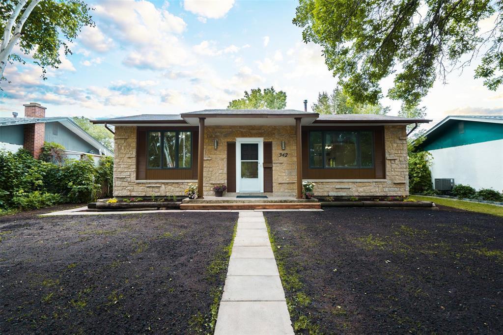 342 Dowling Avenue E|Winnipeg, Manitoba R2C3K7