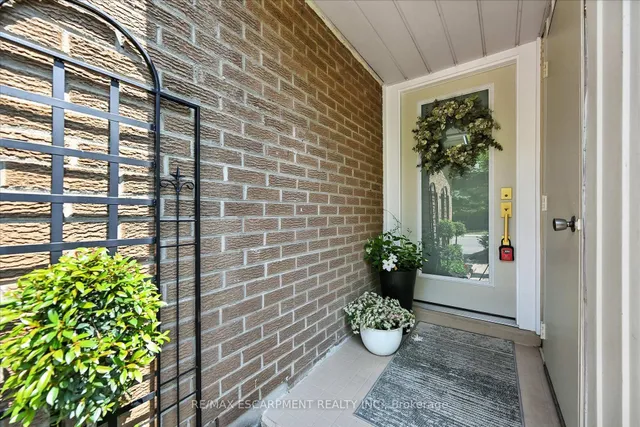 Additional image 4 of 445 Woodview Rd