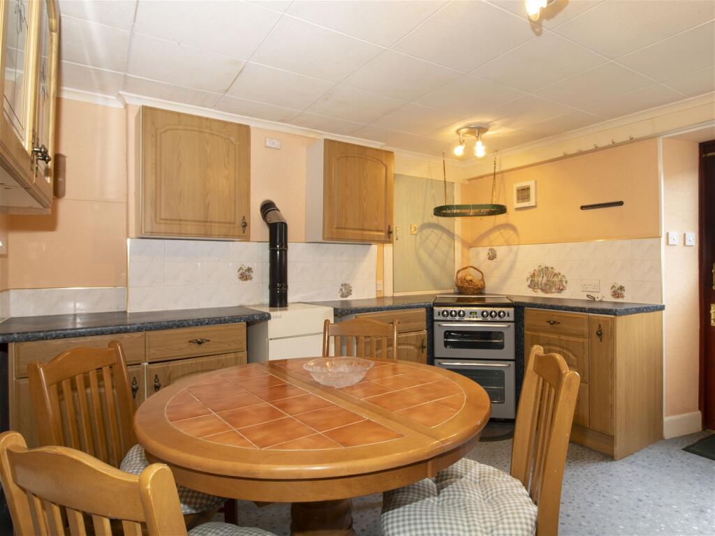 Additional image 11 of DJ's Chippie and 7 Bedroom Flat , Moray