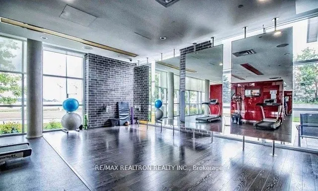 房产图片 17 - 多伦多市村绿广场135号824单元