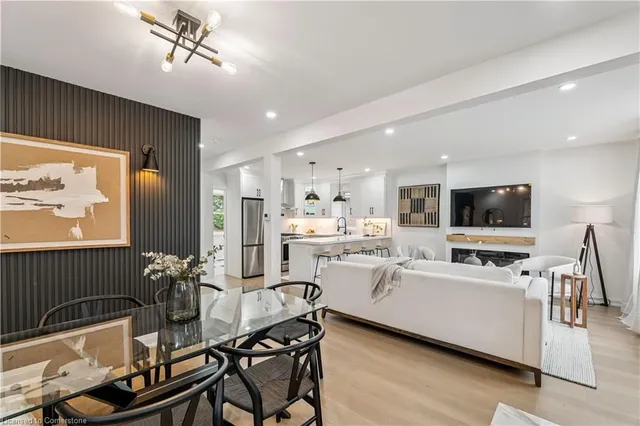 Additional image 32 of 220 Holmesdale Ave