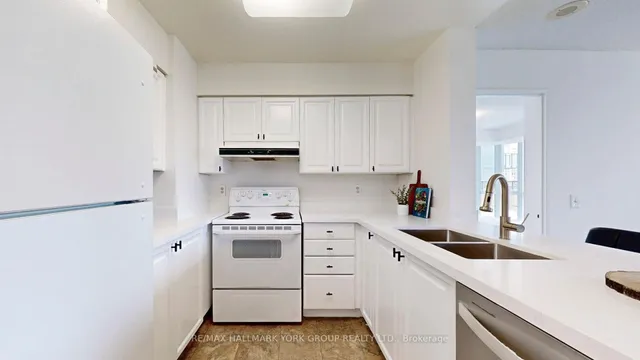 Additional image 11 of 750 Bay St Unit 2307