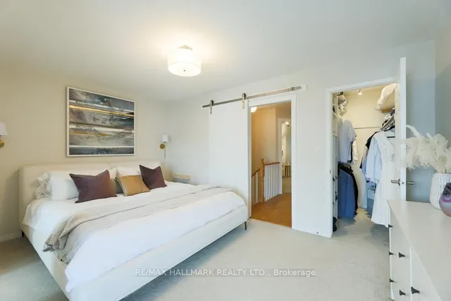 Additional image 13 of 80 Crossovers St