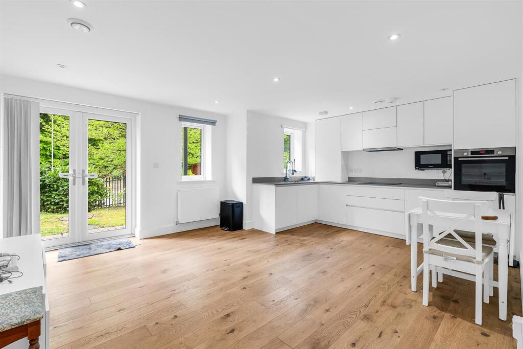 Additional image 2 of 80 Great North Road, Welwyn