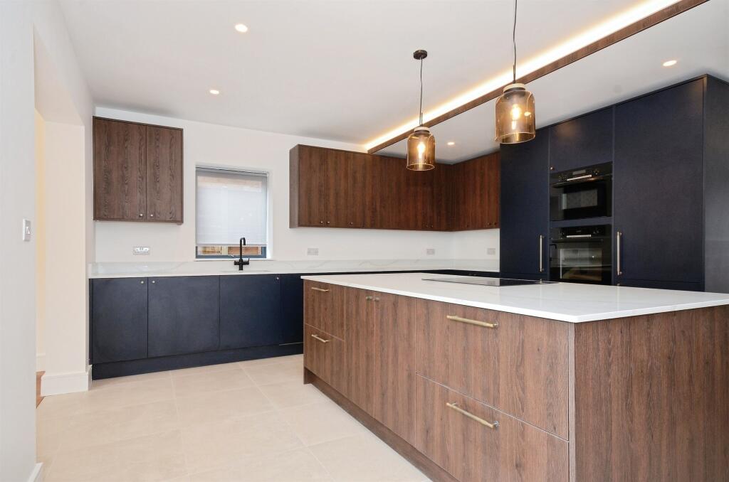 Additional image 18 of Wildwood Avenue, Bricket Wood, St. Albans