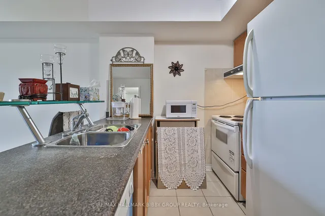 Additional image 11 of 70 High Park Ave Unit 1304