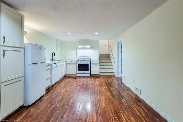 Additional image 9 of 35 Cloke Crt