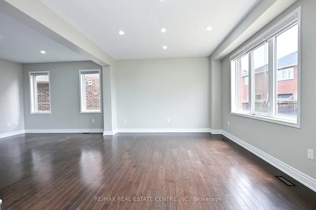 Additional image 11 of 25 Giltspur Dr