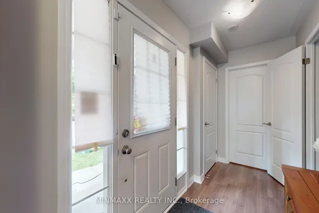 房产图片 4 - 300 Casson Pt