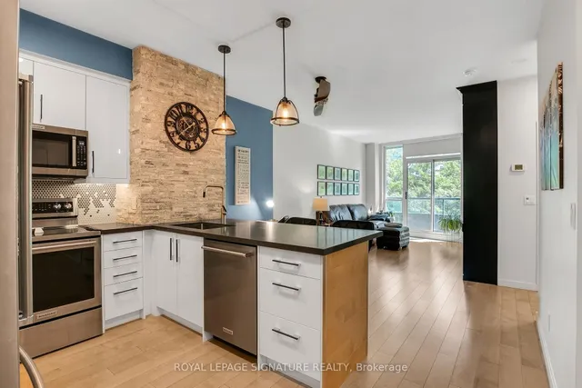 Additional image 3 of 16 Yonge St Unit 306