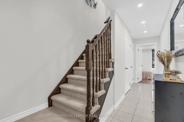 Additional image 11 of 14 Kayak Hts