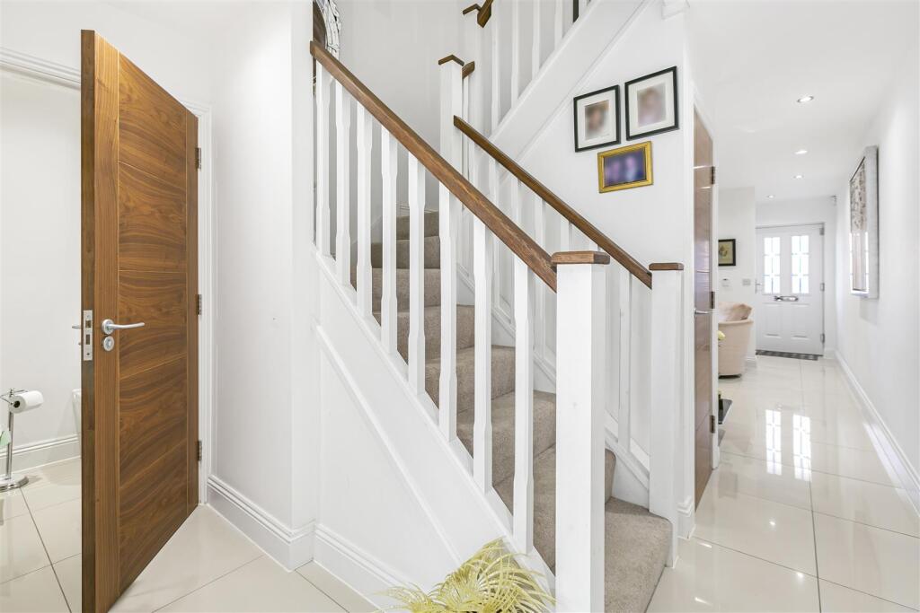 Additional image 7 of Green Close, Brookmans Park, AL9