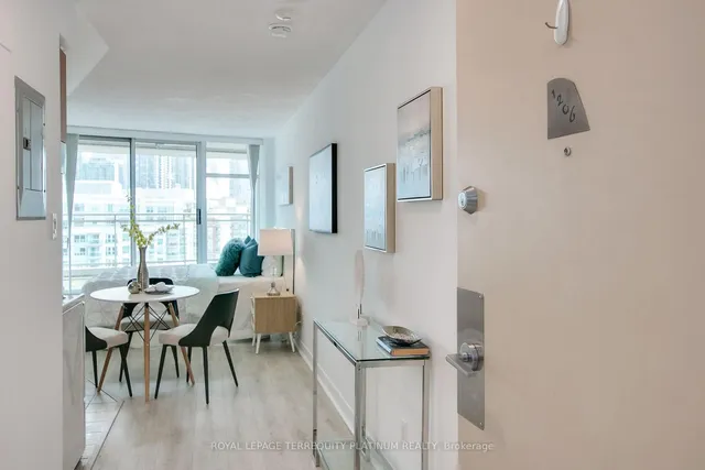 Additional image 2 of 650 Queens Quay Unit 1206