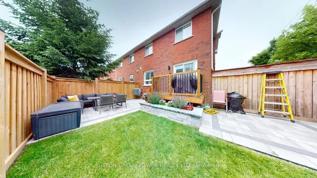 Additional image 15 of 2 Dawson Cres