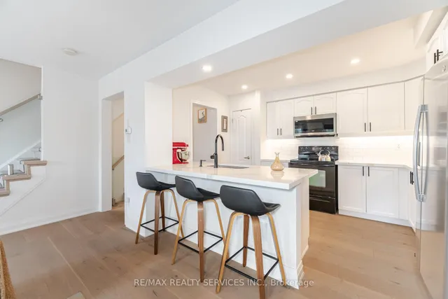 Additional image 10 of 900 Brassard Circ