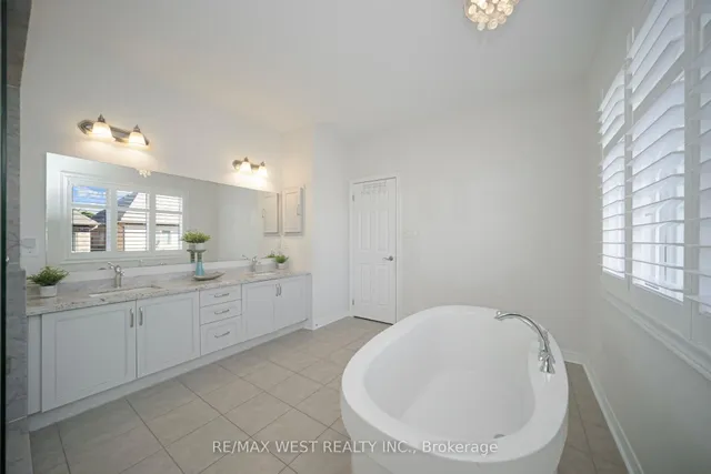 房产图片 32 - 198 Jessie Caverhill Pass