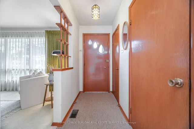 房产图片 7 - 121 Manning Ave