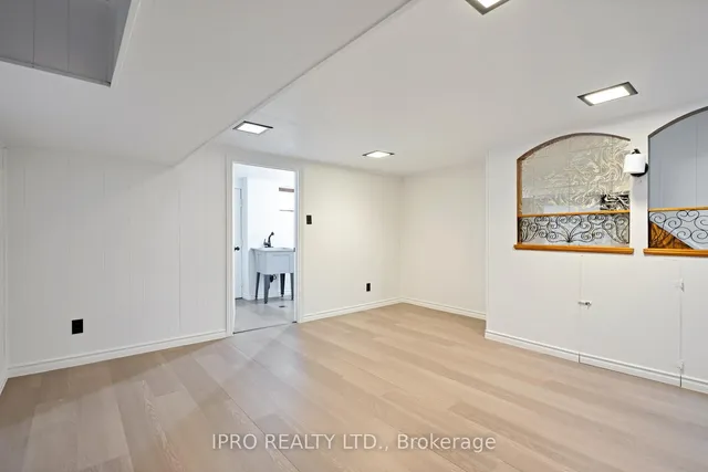 Additional image 32 of 96 Woodycrest Ave